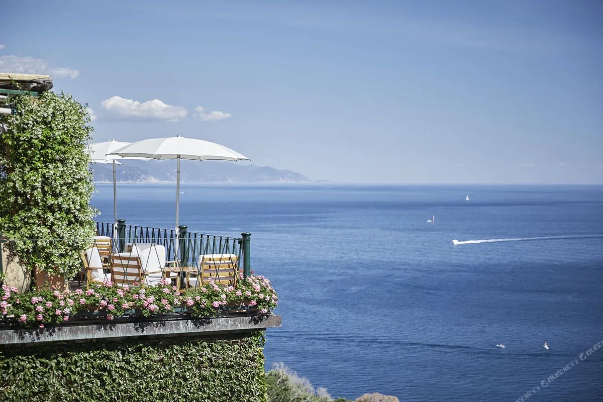 Hotel Splendido exterior above Portofino