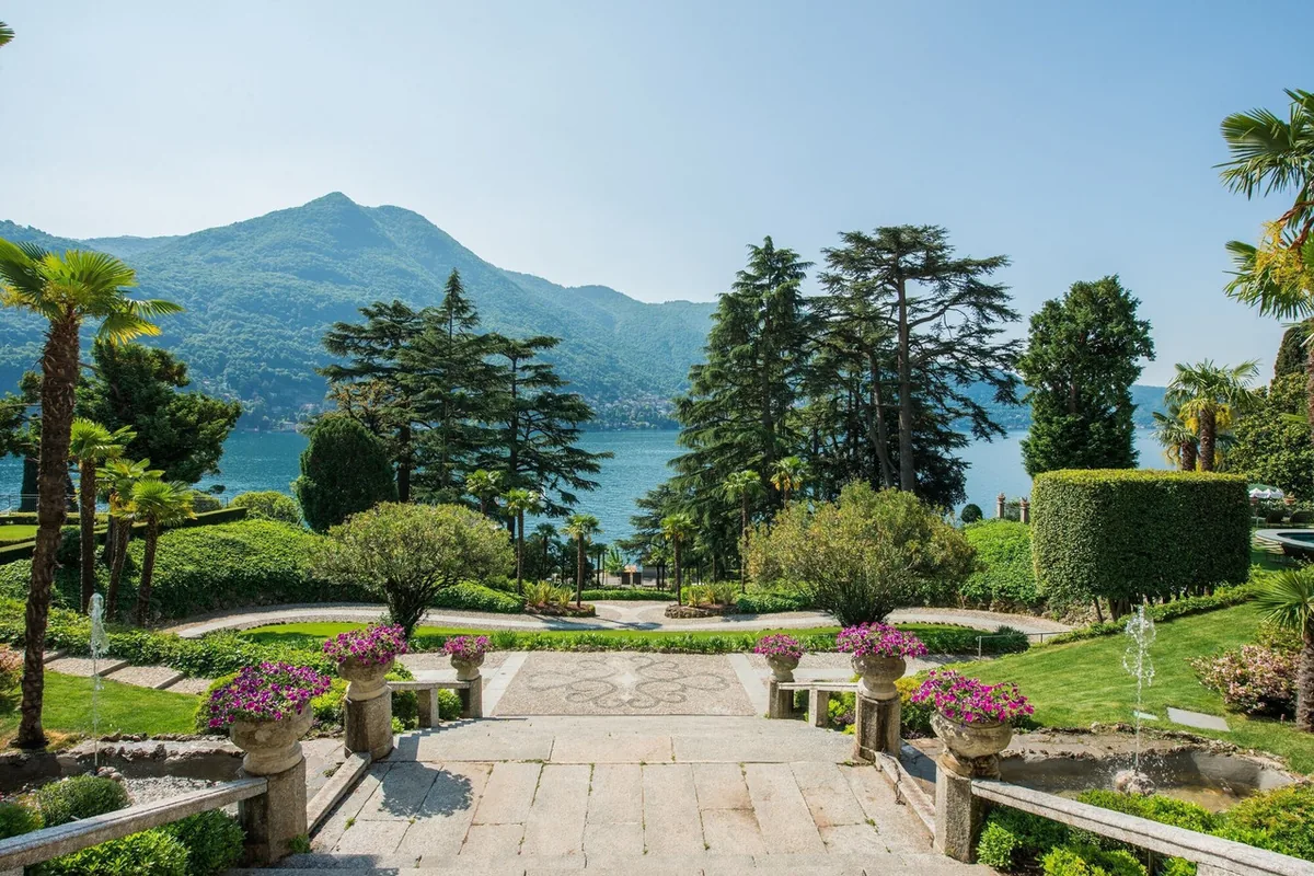 Passalacqua terrace overlooking the lake